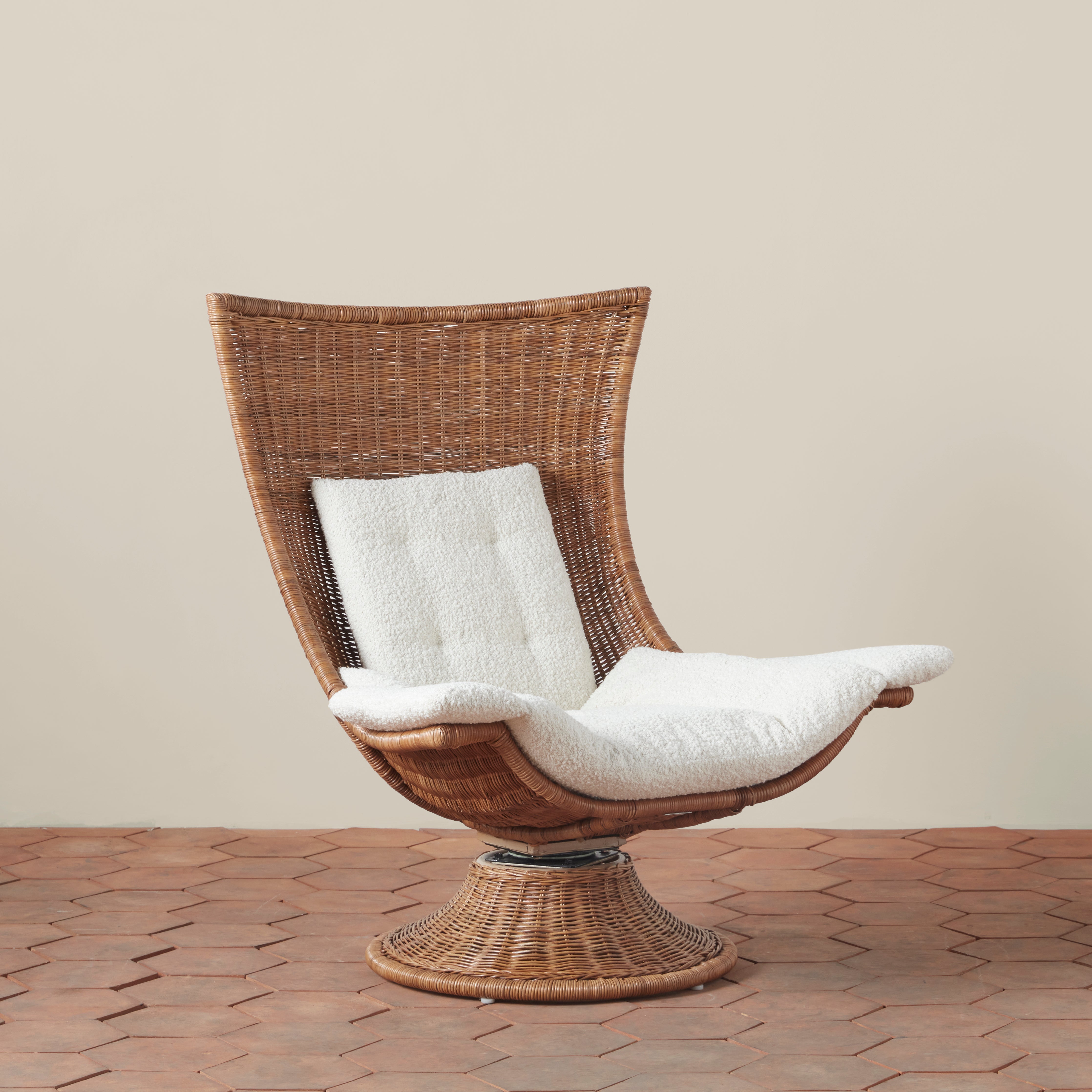 Healdsburg Wicker Swivel Chair